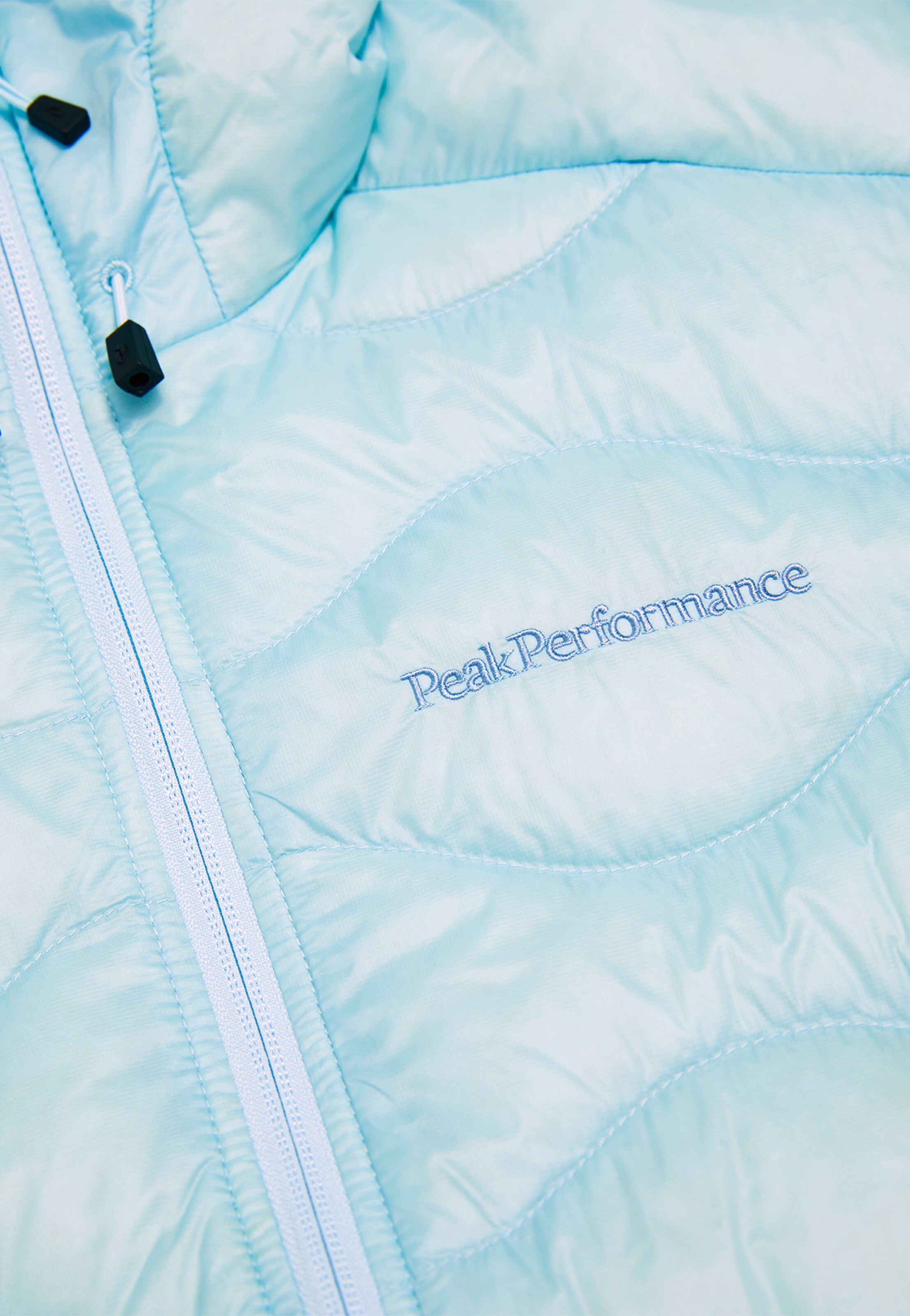 PEAK PERFORMANCE Steppjacke M Helium Down Hood Jacket in Blau