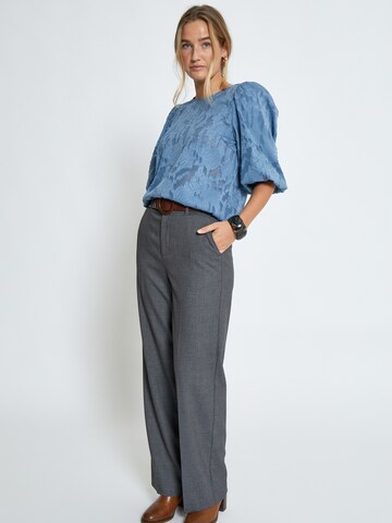 Peppercorn Bluse 'Gyda' i blå