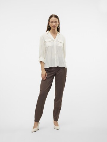Chemisier 'VMBUMPY' VERO MODA en blanc