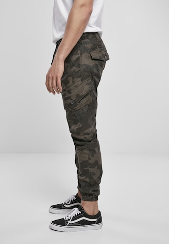 Brandit - Tapered Pantalón cargo 'Ray' en verde