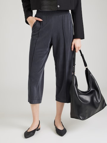 Loosefit Pantaloni 'Christiane' di mbym in nero: frontale