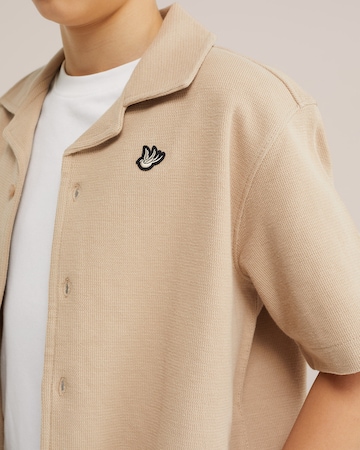 WE Fashion Regular Fit Skjorte i beige
