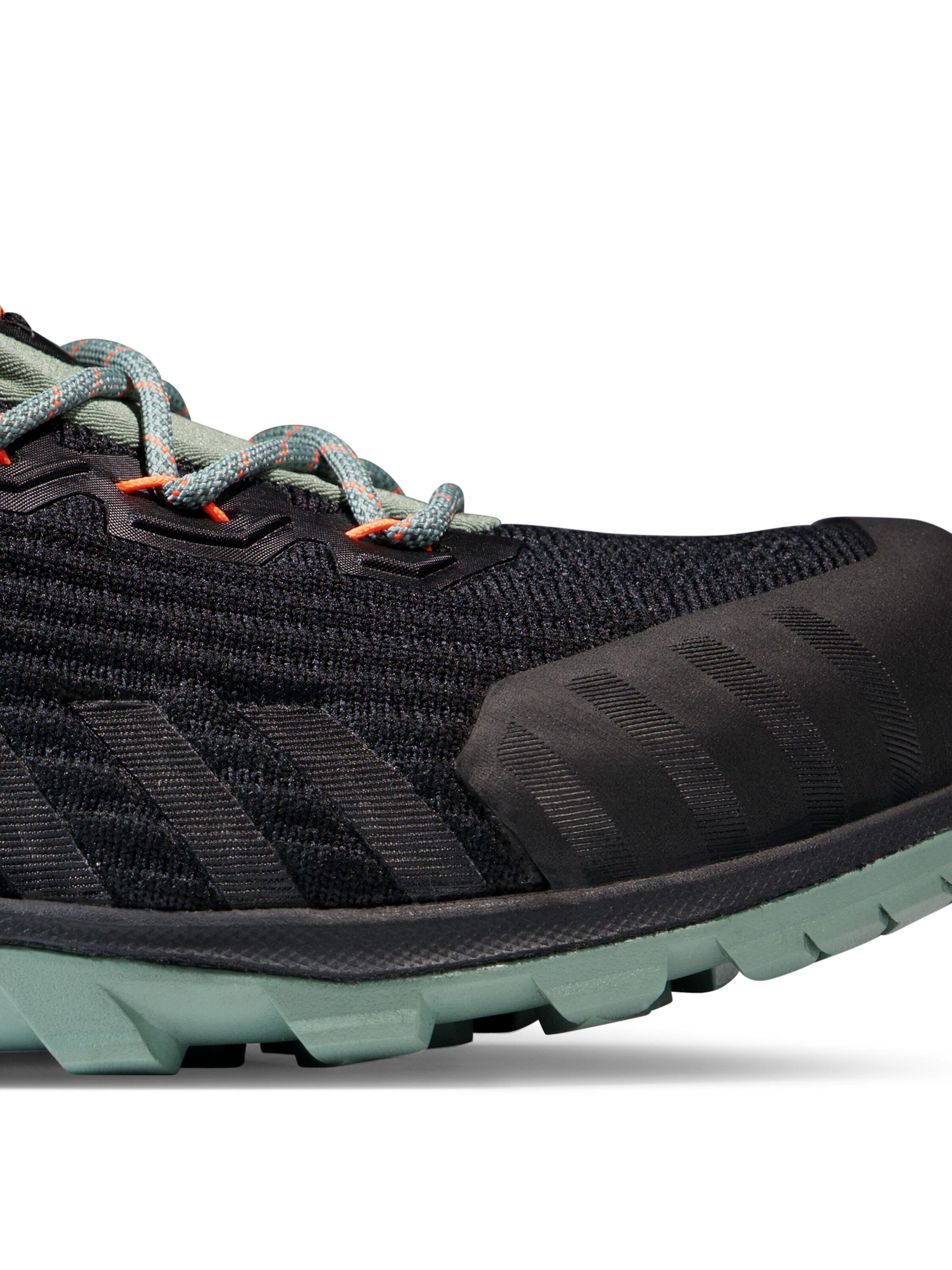 MAMMUT Flats in Black