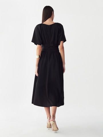 Rochie 'Penny' de la Willa pe negru