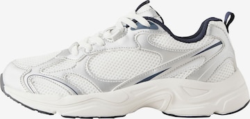 Next Ниски маратонки в бяло: отпред