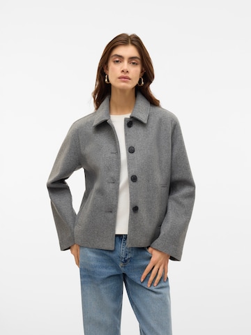 VERO MODA - Chaqueta de entretiempo 'FORTUNEMIE' en gris: frente