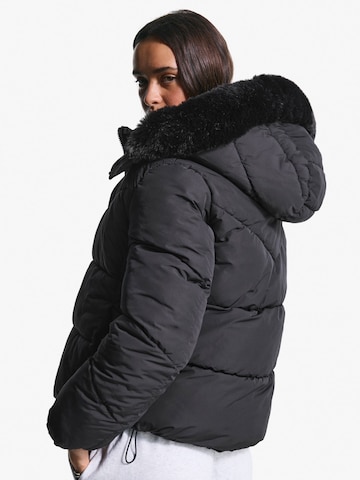 Bershka Talvitakki värissä musta
