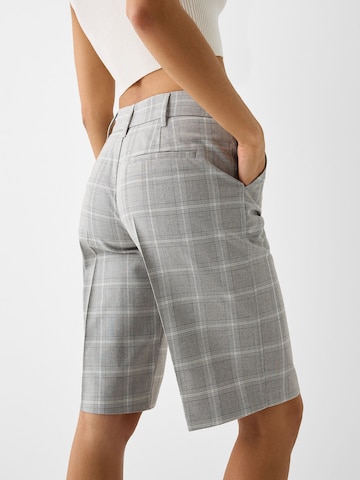 Regular Pantalon à plis Bershka en gris