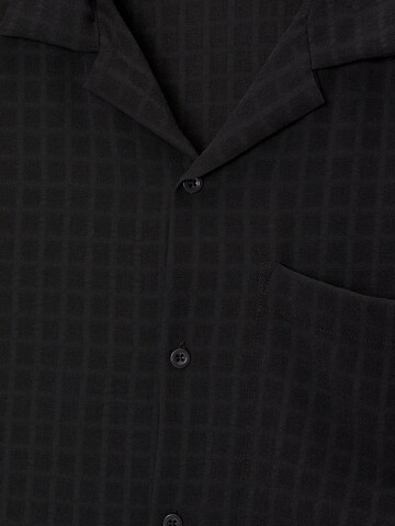 Pull&Bear Comfort Fit Košeľa - Čierna