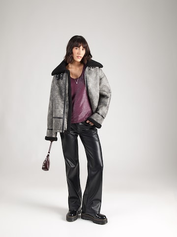 T-shirt 'PCALICE' PIECES Curve en rouge