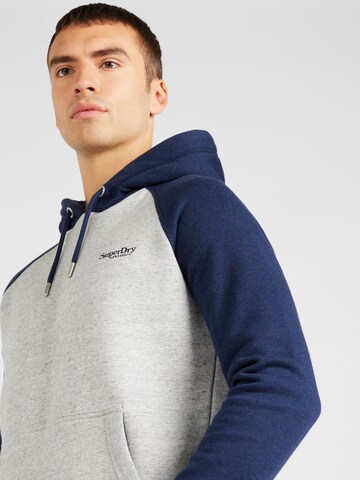 Superdry - Sweatshirt 'ESSENTIAL' em cinzento