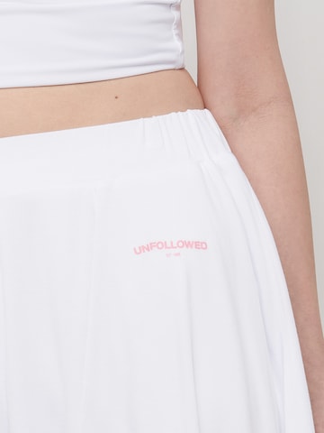 UNFOLLOWED x ABOUT YOU Regular Trousers 'SUMMER' in White
