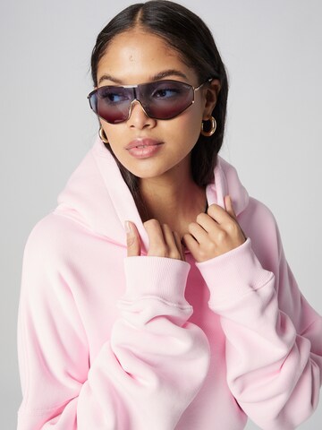 Sweat-shirt 'Paula' ABOUT YOU x Emili Sindlev en rose