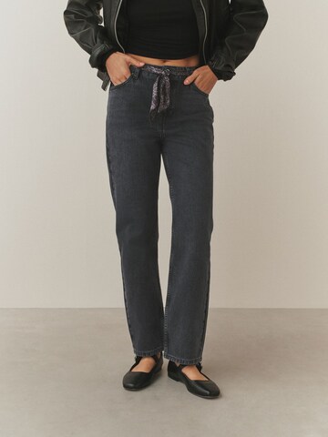 Next Regular Jeans in Schwarz: Vorderseite