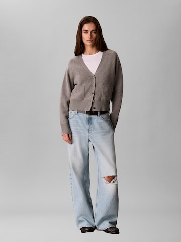 Regular Cardigan Calvin Klein Jeans en gris