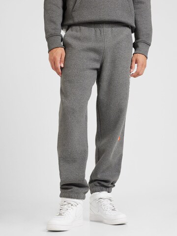 THE NORTH FACE Loosefit Sporthose 'Varsity Graphic Joggers' in Grau: Vorderseite