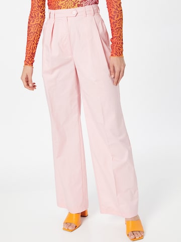 Wide Leg Pantalon à pince Nasty Gal en rose : devant