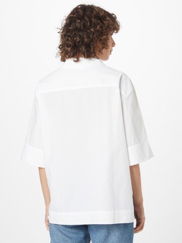 Monki - Blusa en blanco