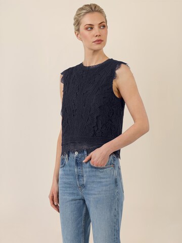 APART Top in Blau: Vorderseite