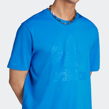 ADIDAS ORIGINALS T-shirt i blå