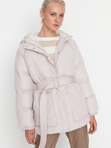 Trendyol - Casaco de inverno em cinzento: frente