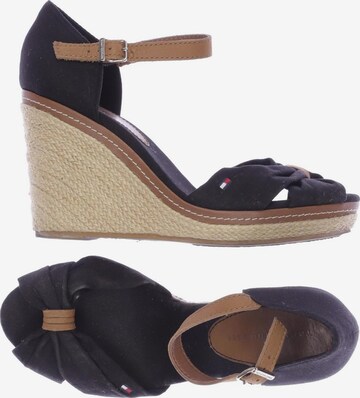 TOMMY HILFIGER Sandalen 38 in Schwarz: predná strana