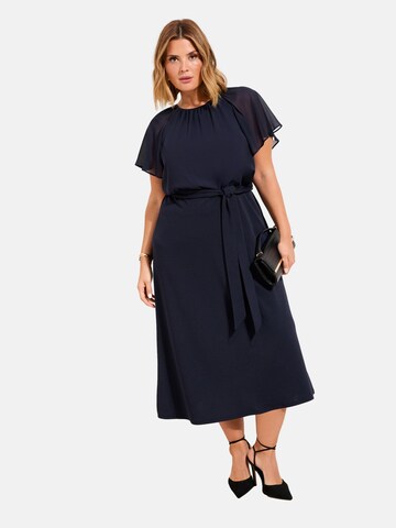 Friends Like These Платье в Синий: спереди