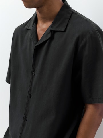 Pull&Bear Regular Fit Hemd in Schwarz