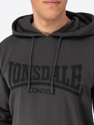 LONSDALE Облекло за трениране 'Cloudy' в сиво