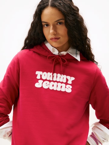 Tommy JeansSweater majica 'ESS' - crvena boja
