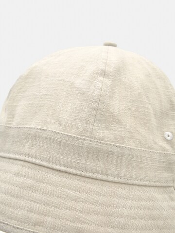 Chapeaux Pull&Bear en beige