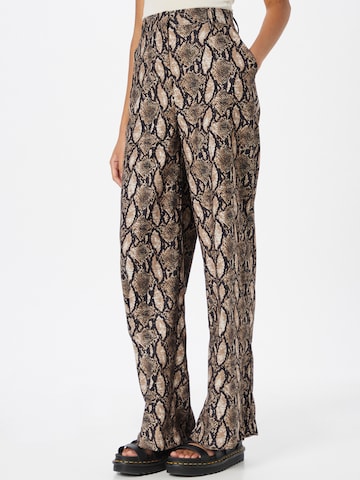 NA-KD Wide leg Pants in Brown: front