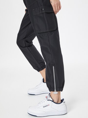 Reebok Tapered Broek in Zwart