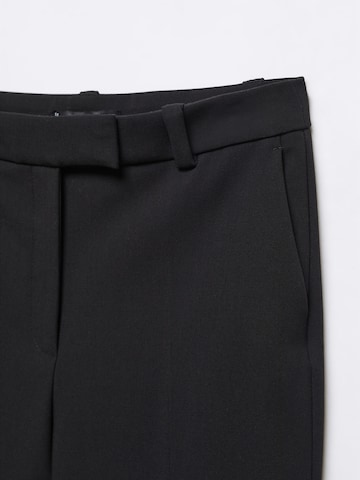 MANGO Normalny krój Spodnie w kant 'FLAN' w kolorze czarny