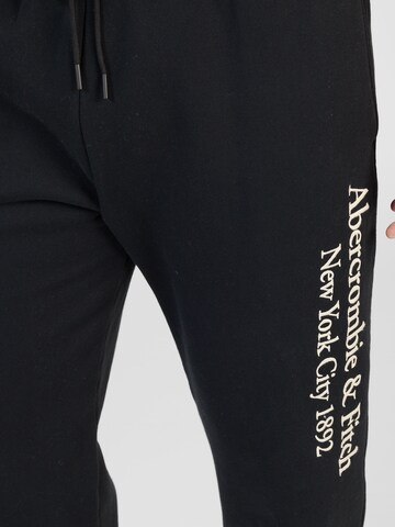 Regular Pantaloni de la Abercrombie & Fitch pe negru