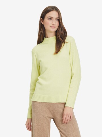 Betty Barclay Sweater in Green: front