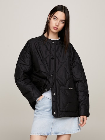 Tommy Jeans - Chaqueta de entretiempo en negro: frente