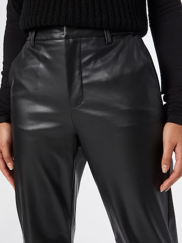 Regular Pantaloni 'Zamira' de la VERO MODA pe negru