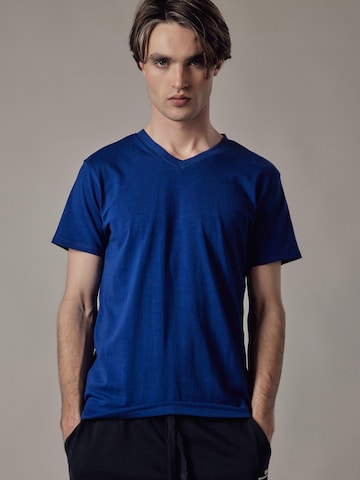 Maglietta di OWN Off With Nature in blu: frontale