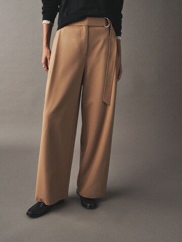 Next - Pierna ancha Pantalón plisado en beige: frente