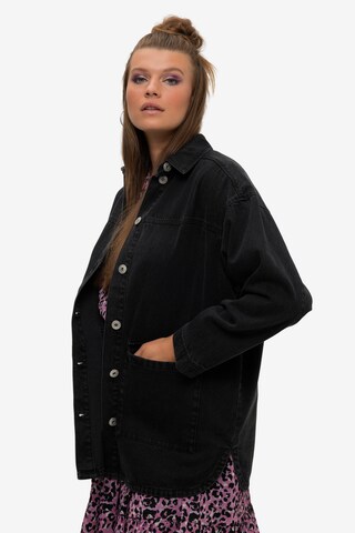 Studio Untold Blouse in Black: front