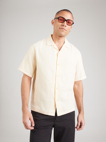 GAP - Ajuste confortable Camisa en beige: frente
