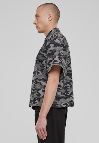 Urban Classics - Ajuste confortable Camisa en gris