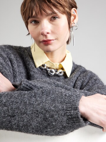 Pull-over Gina Tricot en gris