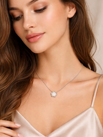 Pure Schmuck Necklace 'Clover Perlmutt' in Silver: front