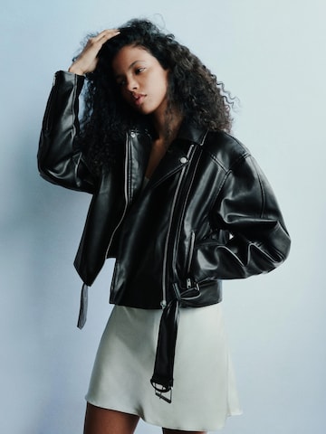 Pull&Bear Jacke in Schwarz
