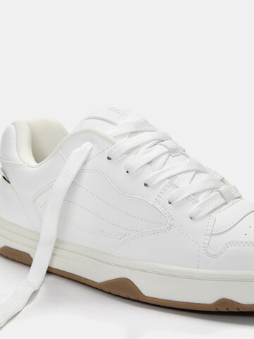 Pull&Bear Låg sneaker i vit