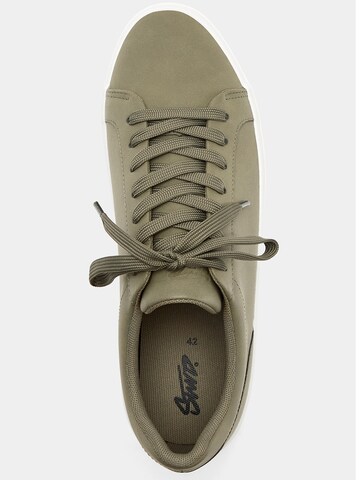 Pull&Bear Sneaker in Grün