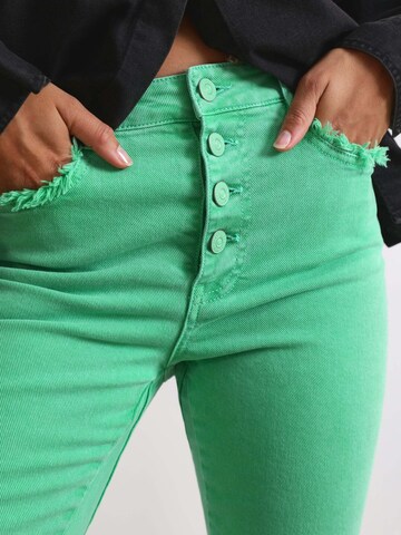 Scalpers Flared Jeans in Green