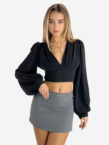 Elara Bluse in Schwarz: Vorderseite